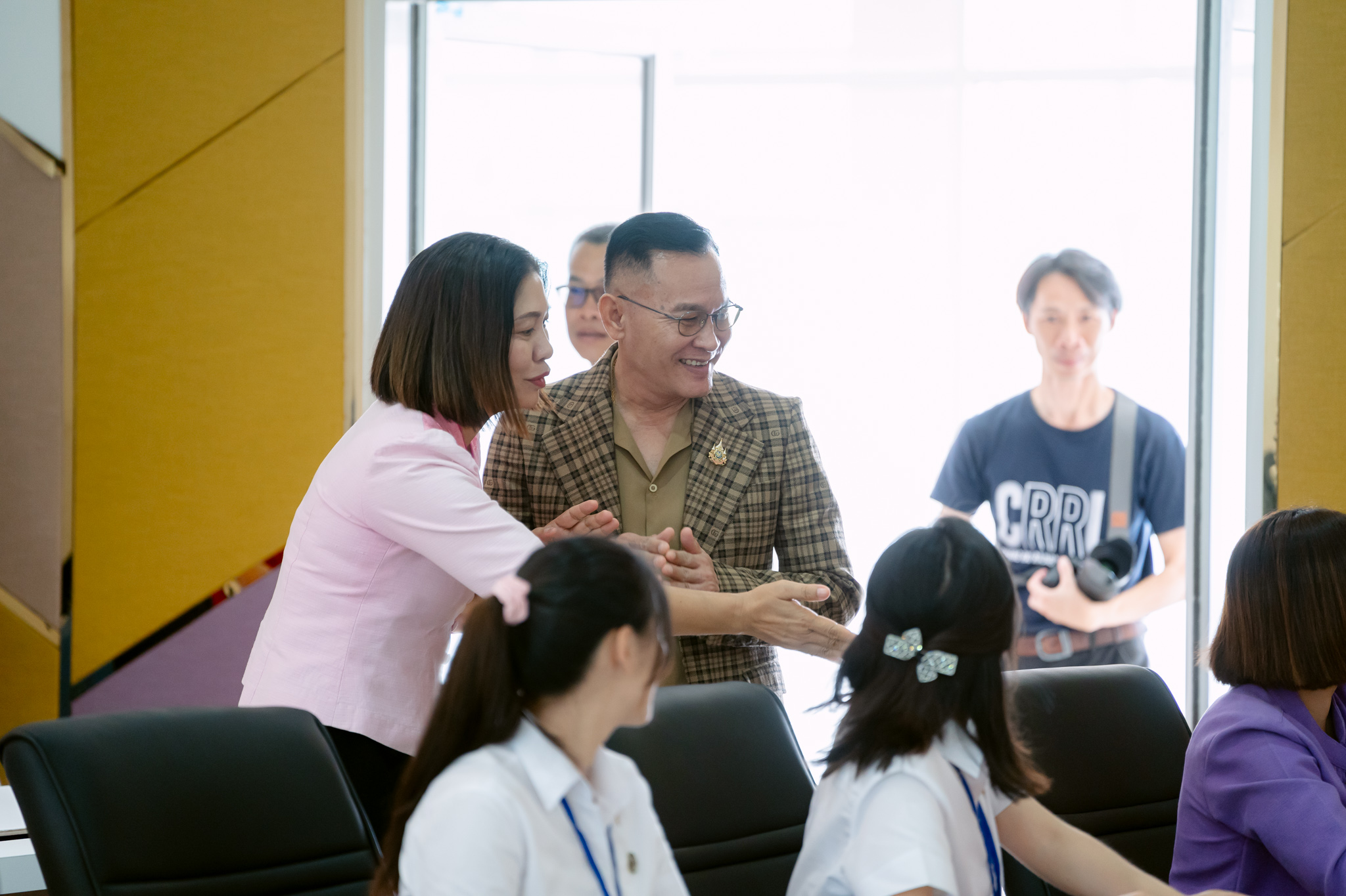 กิจกรรมส่งมอบนักศึกษาฝึกประสบการณ์วิชาชีพครูสอนภาษาจีน