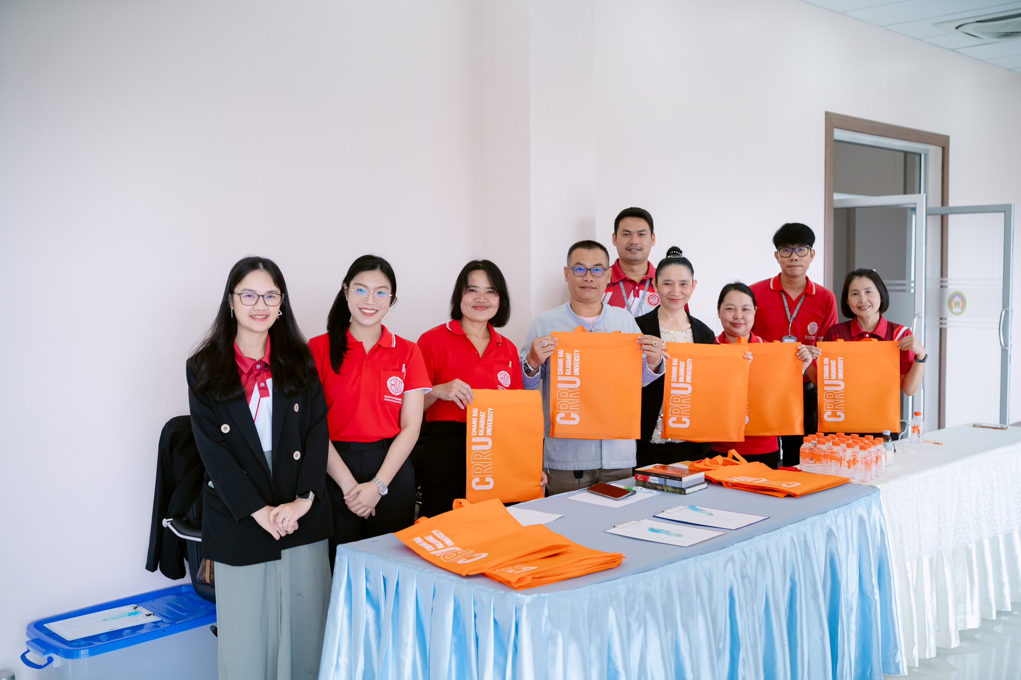 กิจกรรมส่งมอบนักศึกษาฝึกประสบการณ์วิชาชีพครูสอนภาษาจีน