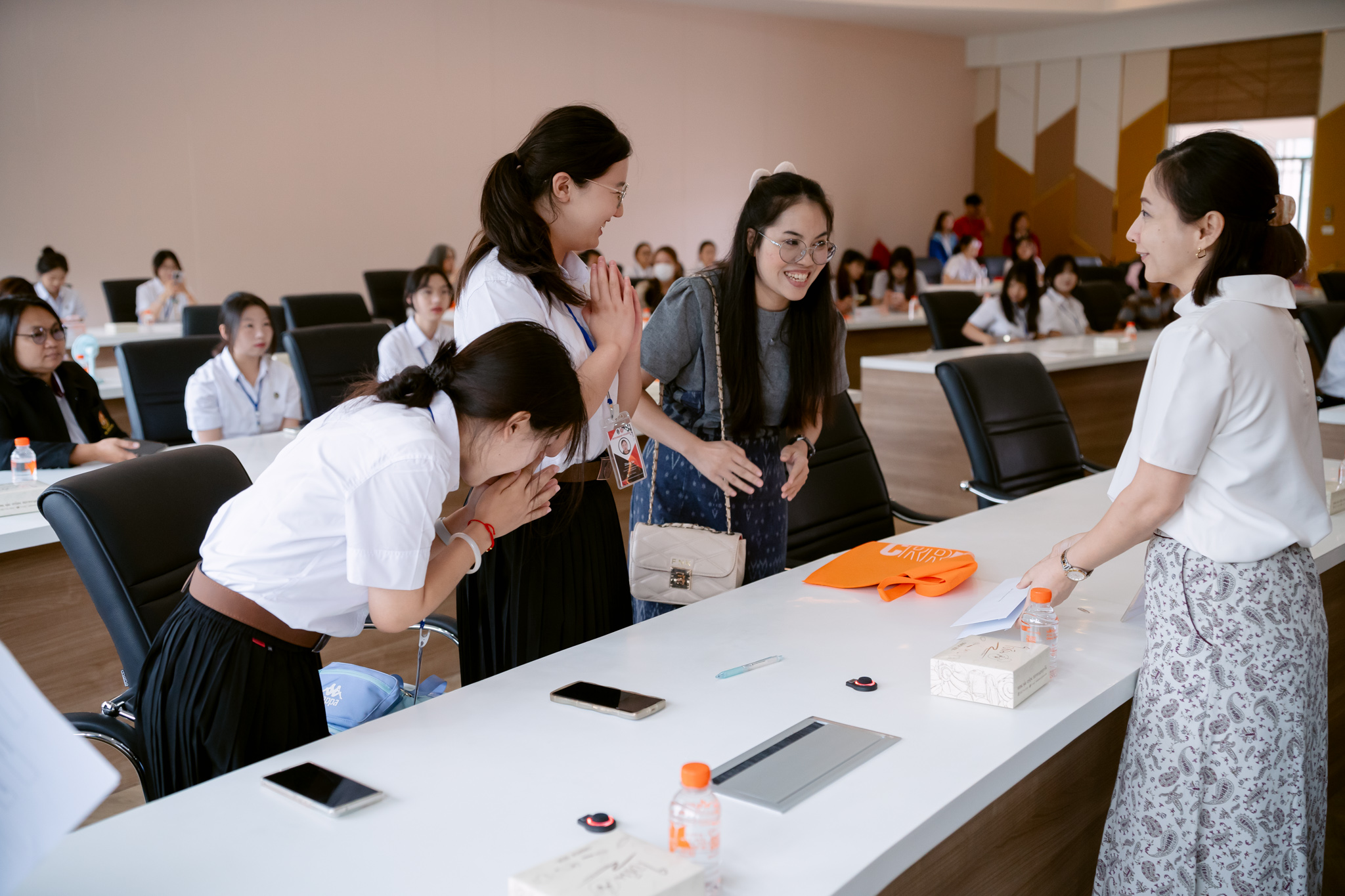 กิจกรรมส่งมอบนักศึกษาฝึกประสบการณ์วิชาชีพครูสอนภาษาจีน
