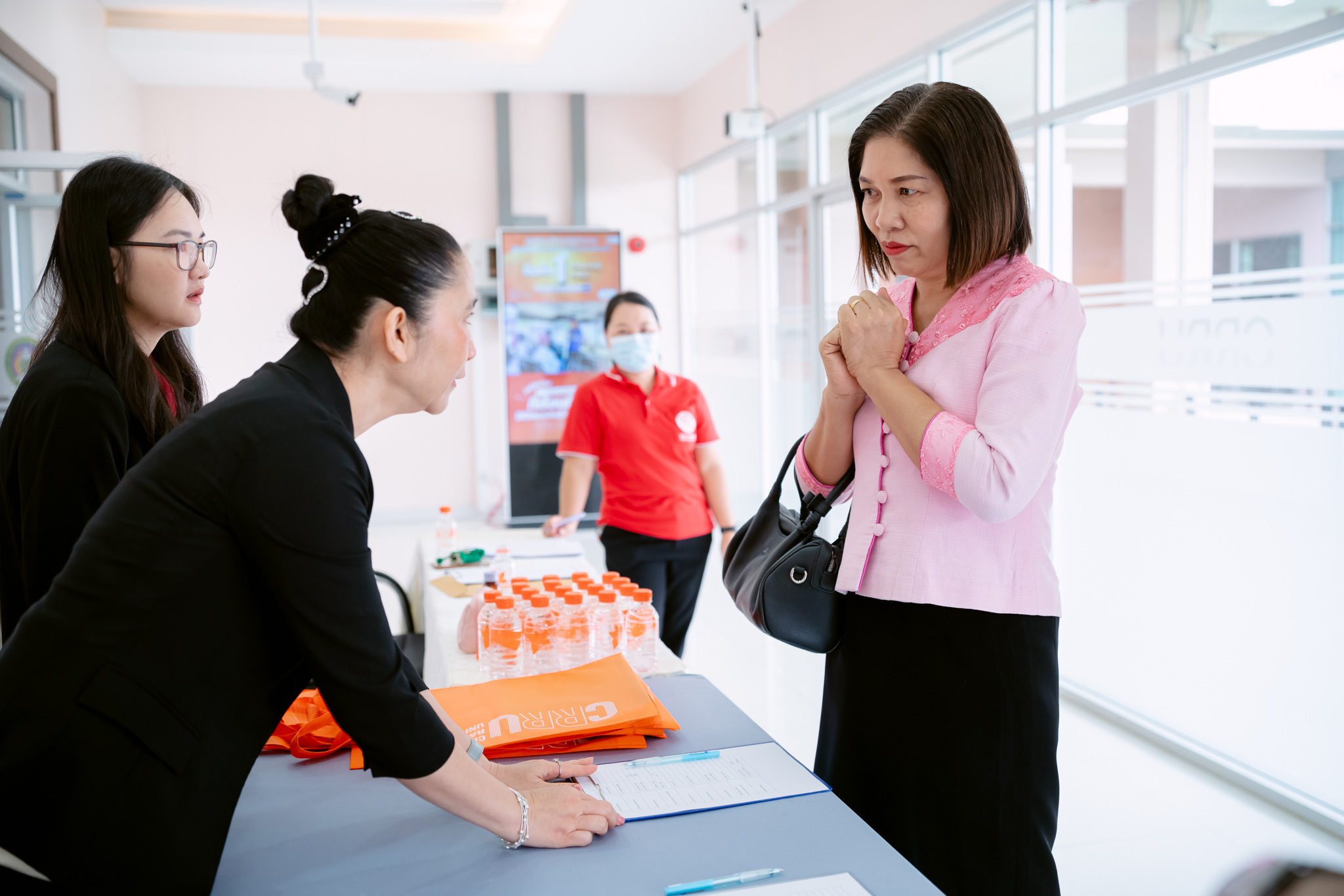 กิจกรรมส่งมอบนักศึกษาฝึกประสบการณ์วิชาชีพครูสอนภาษาจีน