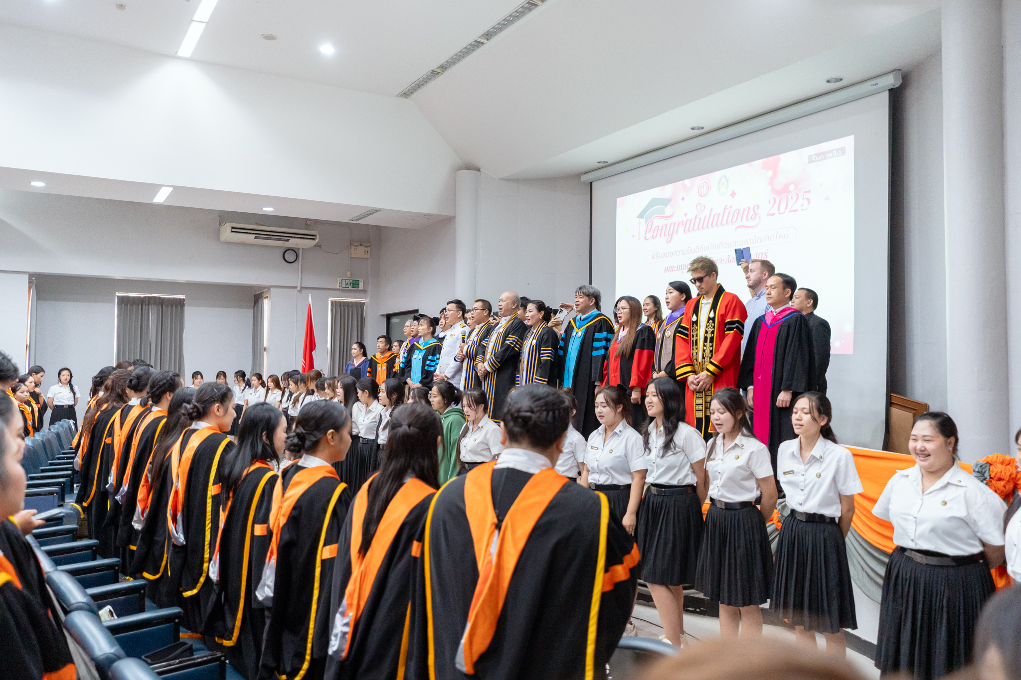 แสดงความยินดีกับ  บัณฑิตใหม่คณะมนุษยศาสตร์และสังคมศาสตร์
