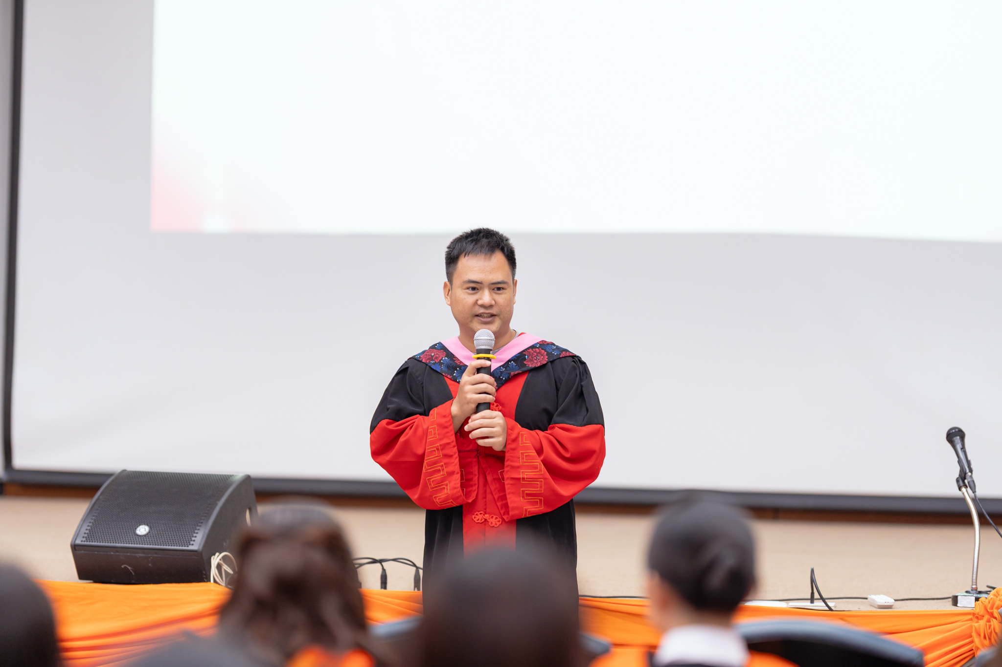 แสดงความยินดีกับ  บัณฑิตใหม่คณะมนุษยศาสตร์และสังคมศาสตร์