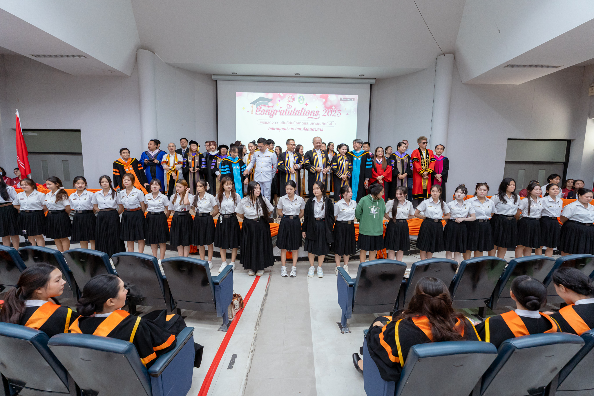แสดงความยินดีกับ  บัณฑิตใหม่คณะมนุษยศาสตร์และสังคมศาสตร์