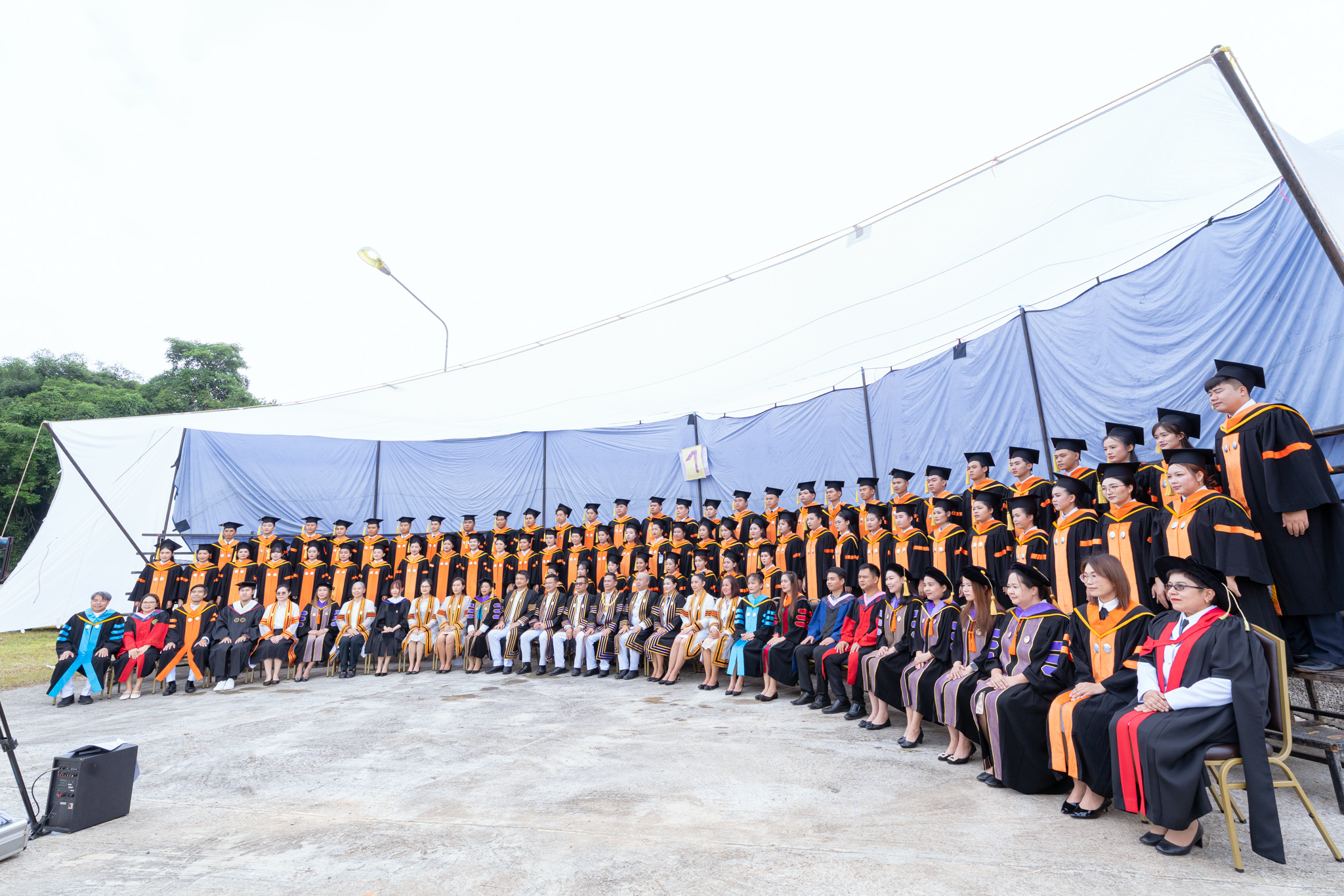 แสดงความยินดีกับ  บัณฑิตใหม่คณะมนุษยศาสตร์และสังคมศาสตร์