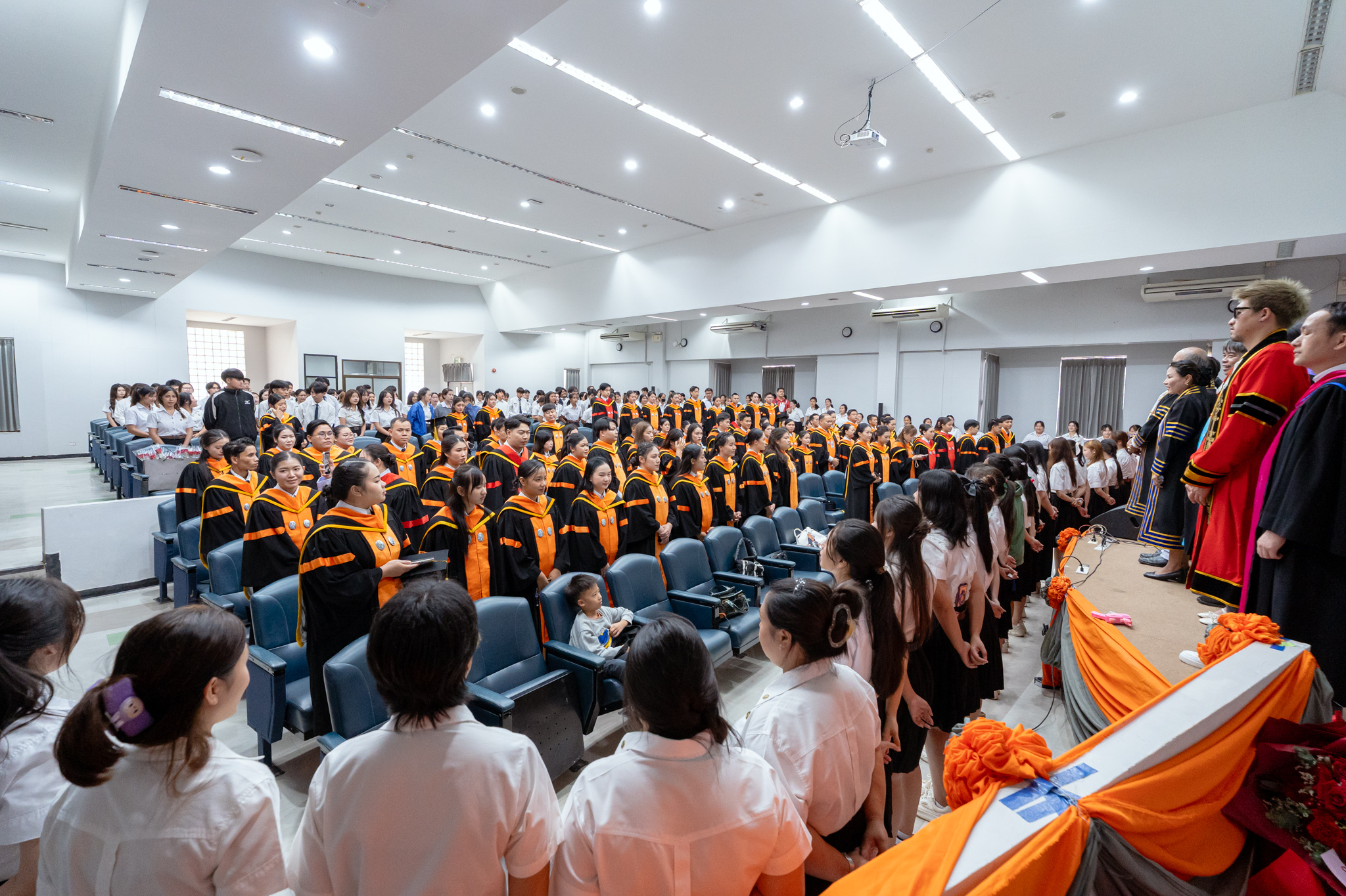 แสดงความยินดีกับ  บัณฑิตใหม่คณะมนุษยศาสตร์และสังคมศาสตร์