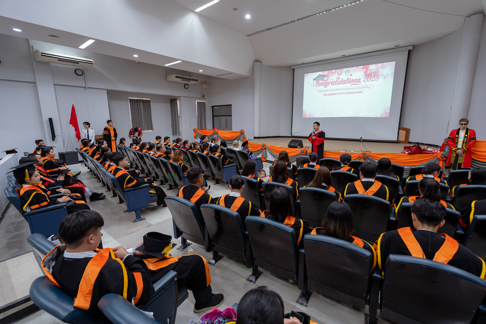 แสดงความยินดีกับ  บัณฑิตใหม่คณะมนุษยศาสตร์และสังคมศาสตร์