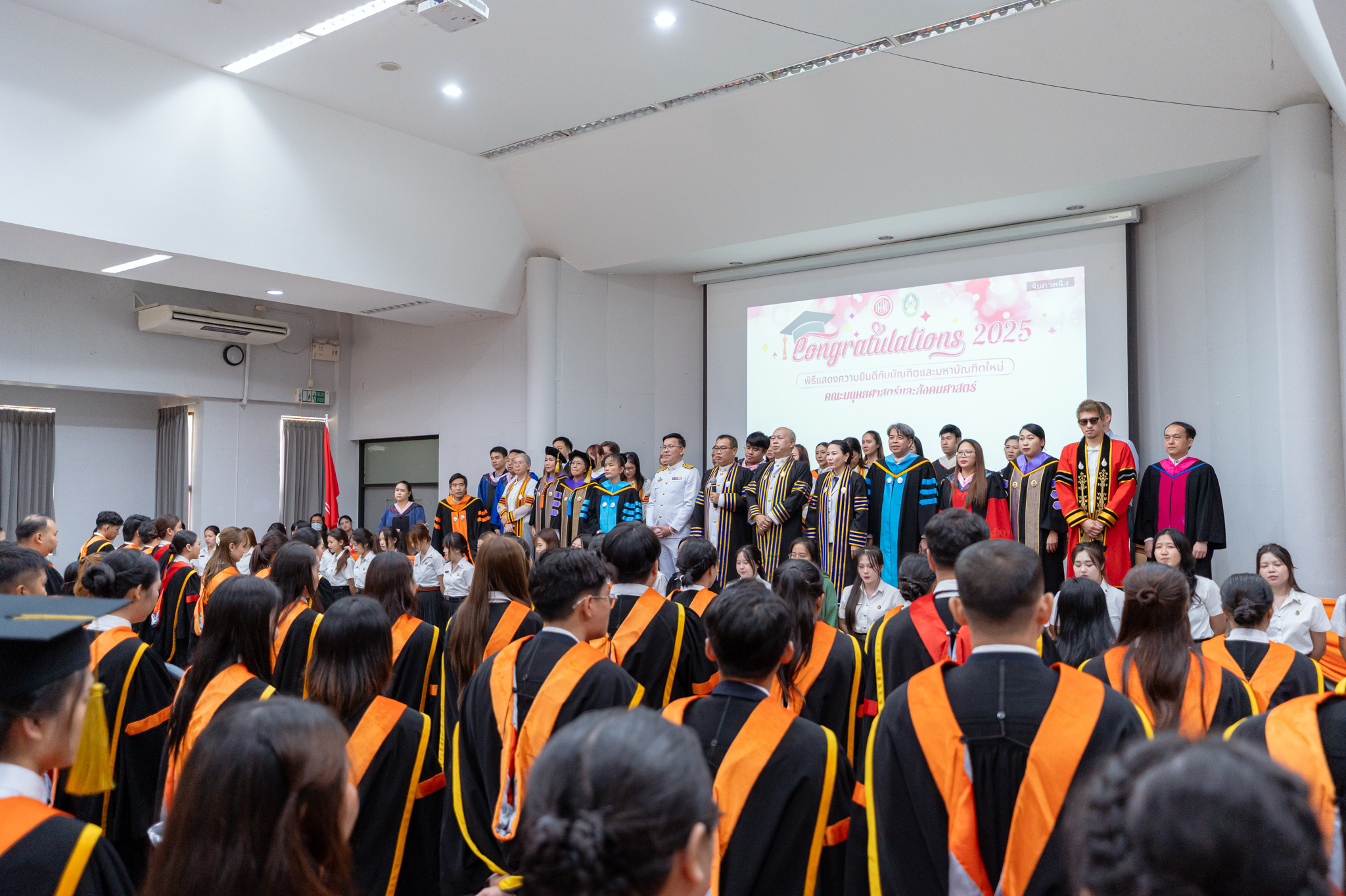 แสดงความยินดีกับ  บัณฑิตใหม่คณะมนุษยศาสตร์และสังคมศาสตร์