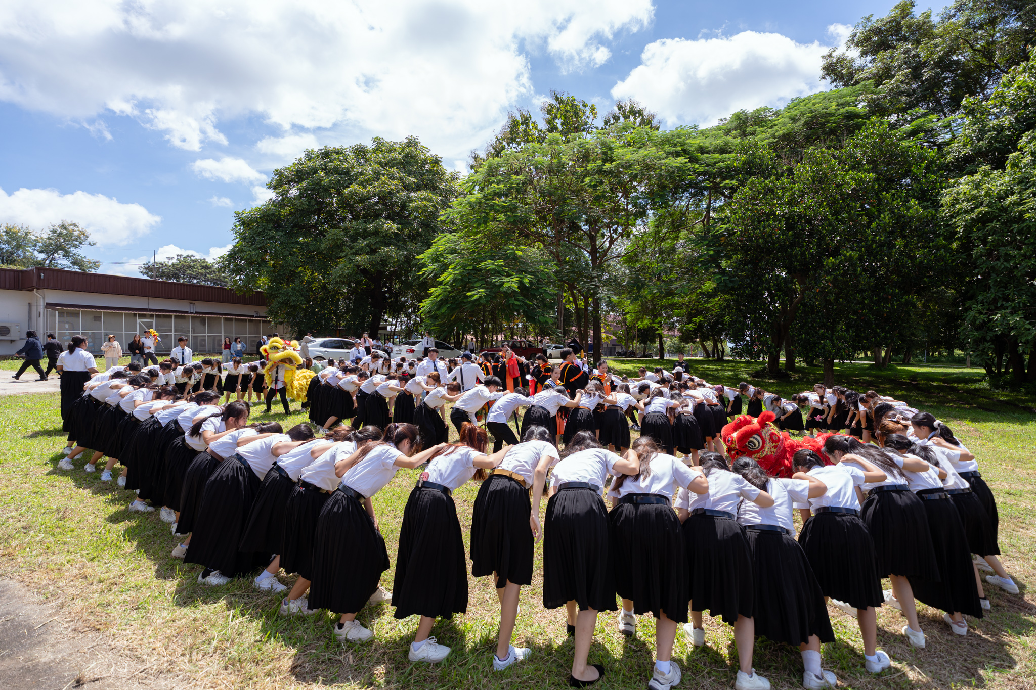 แสดงความยินดีกับ  บัณฑิตใหม่คณะมนุษยศาสตร์และสังคมศาสตร์