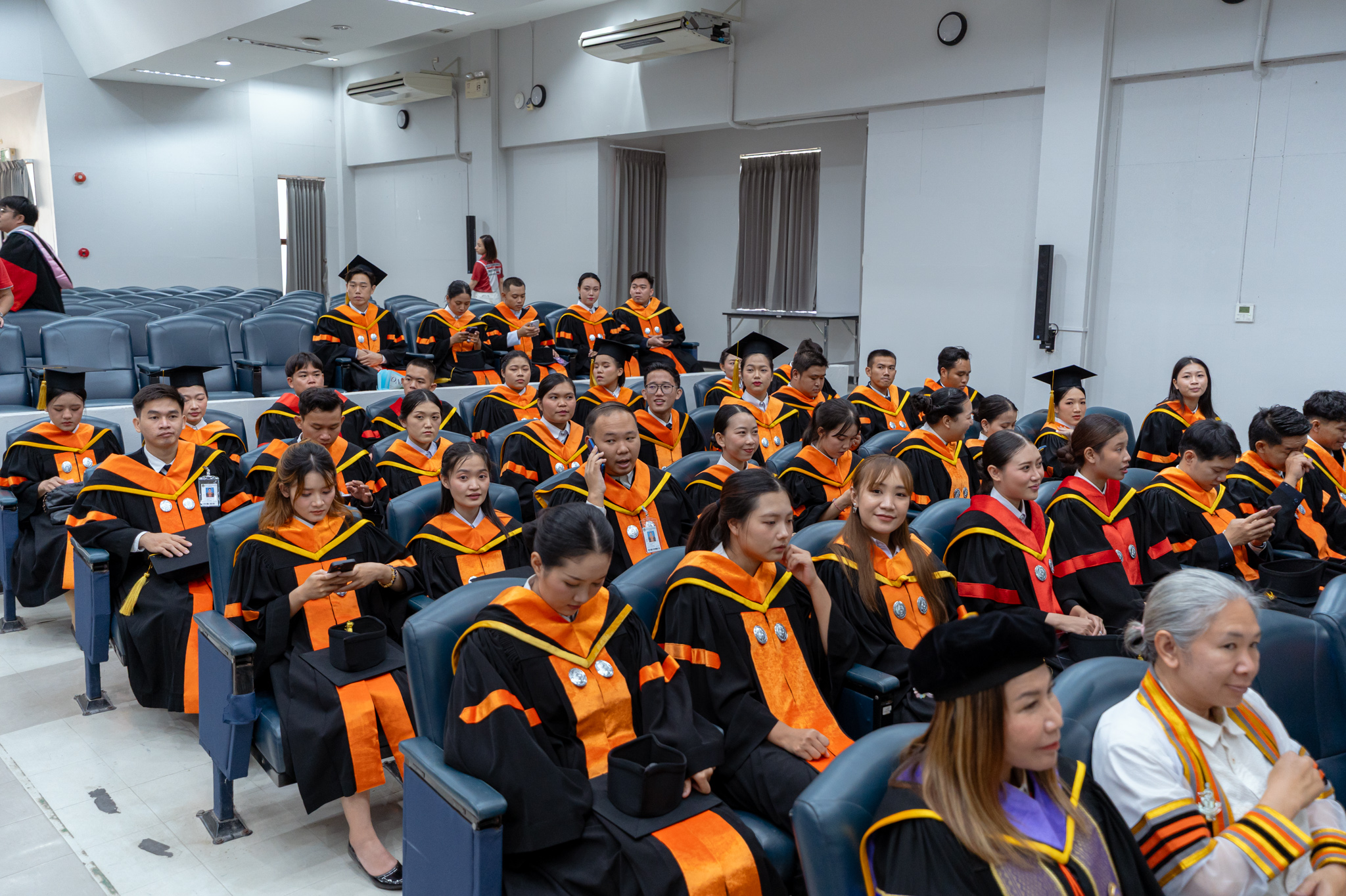 แสดงความยินดีกับ  บัณฑิตใหม่คณะมนุษยศาสตร์และสังคมศาสตร์