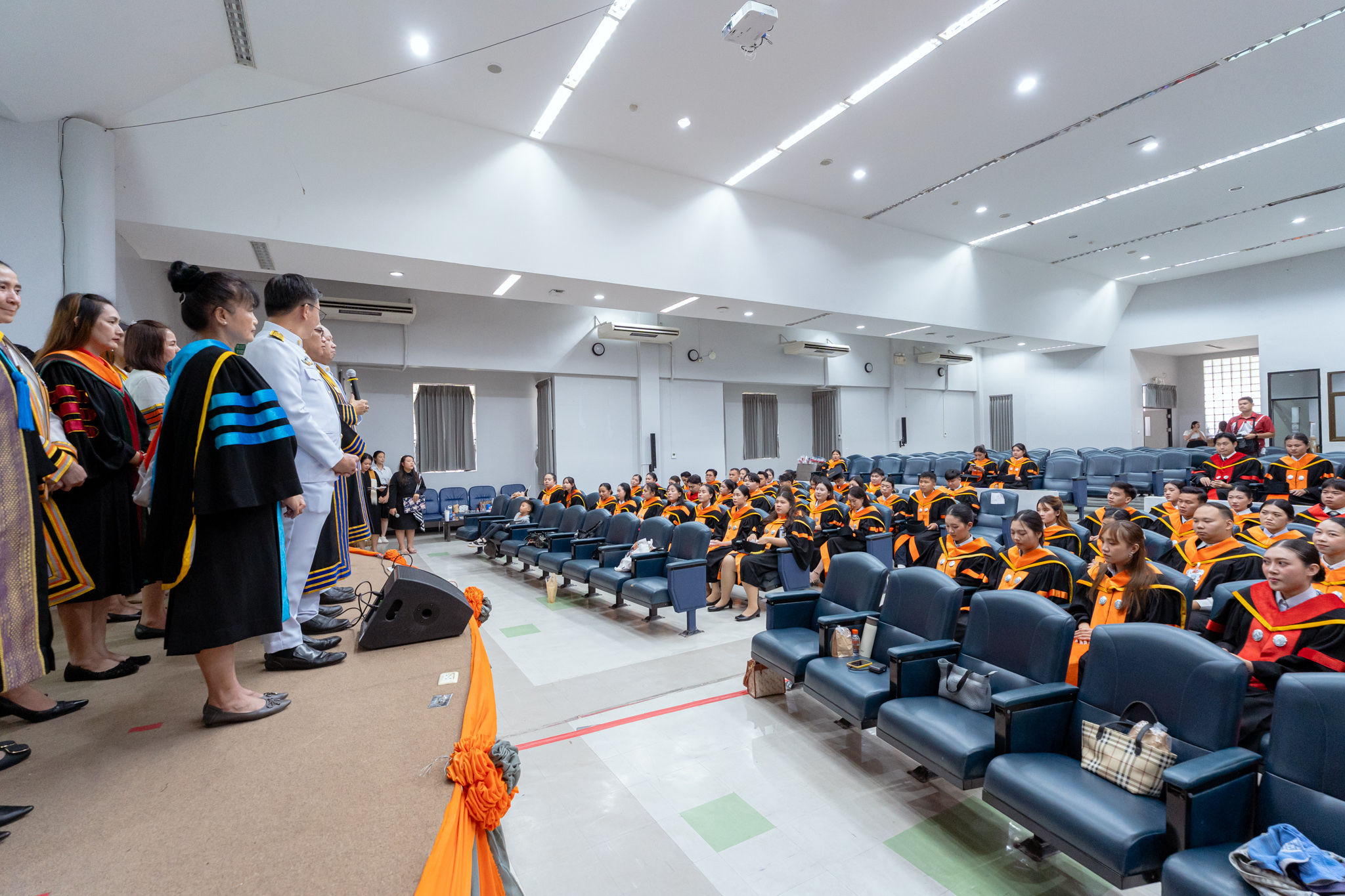 แสดงความยินดีกับ  บัณฑิตใหม่คณะมนุษยศาสตร์และสังคมศาสตร์