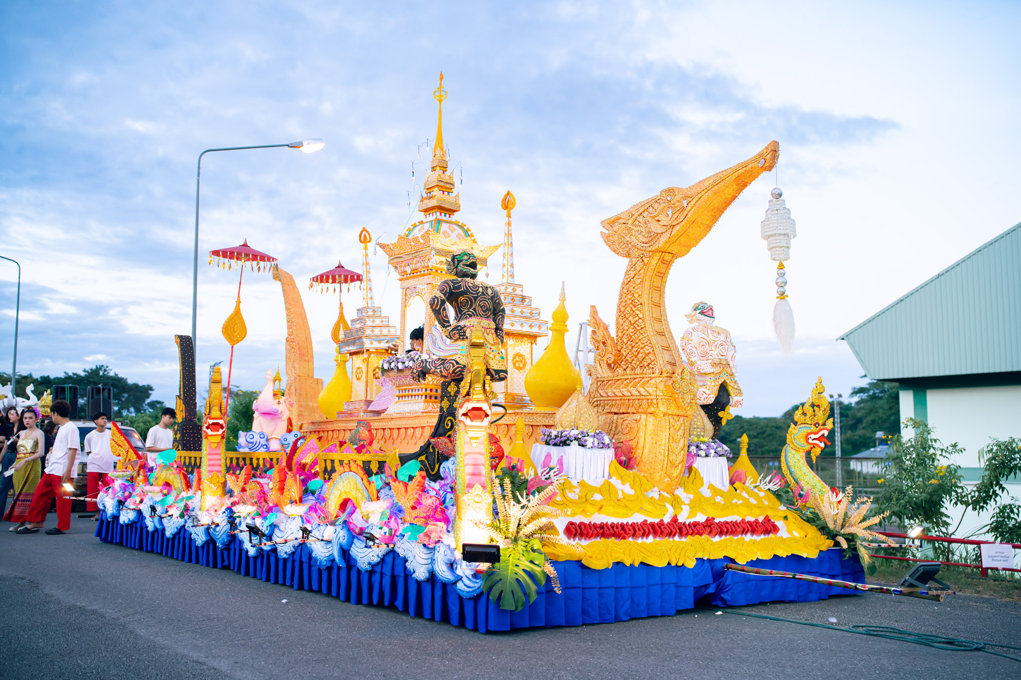 งานสืบสานป๋าเวณียี่เป็งล้านนา ประจำปี 2568