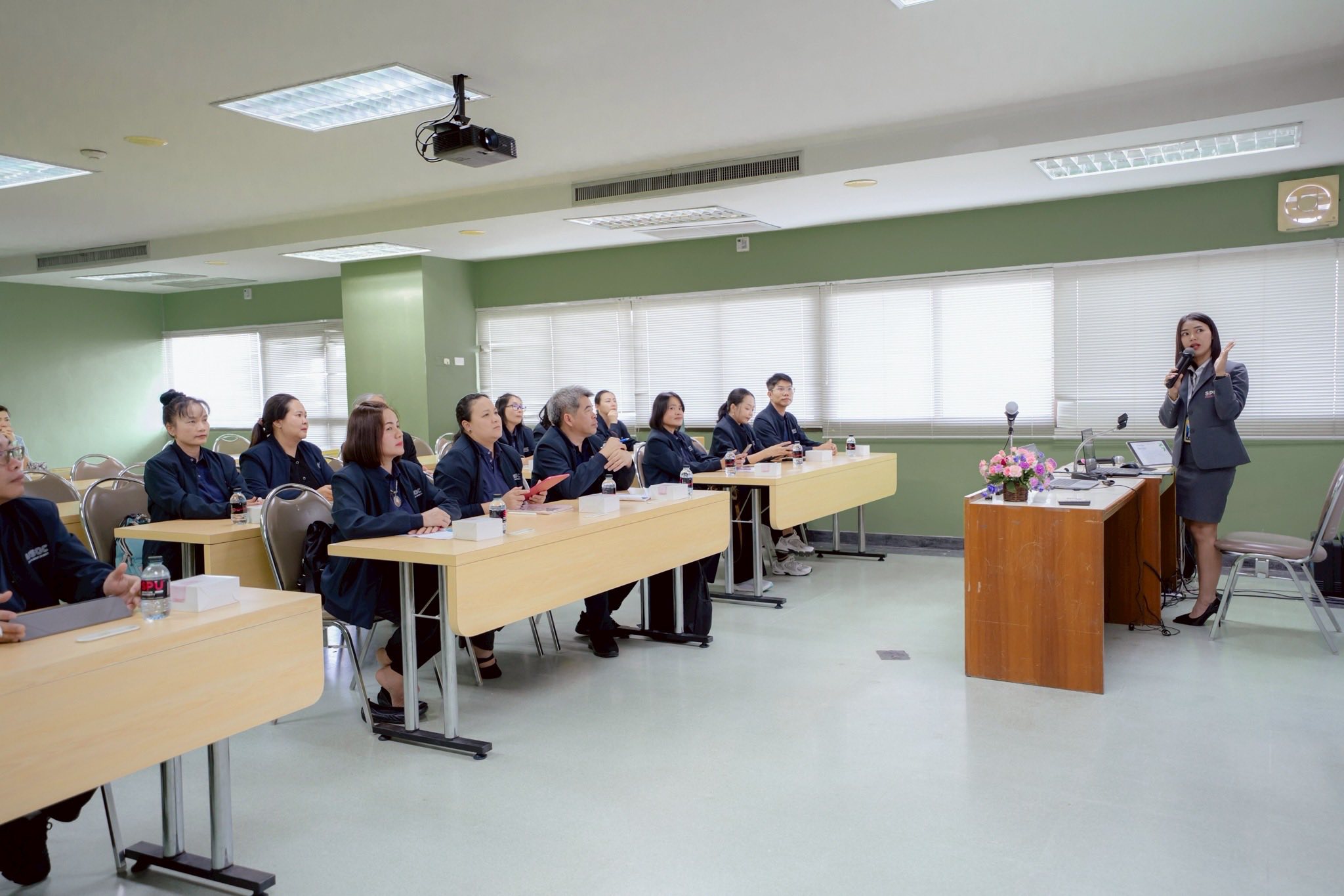 คณะมนุษยศาสตร์และสังคมศาสตร์ ศึกษาดูงาน ณ มหาวิทยาลัยศรีปทุม เขตชลบุรี จังหวัดชลบุรี