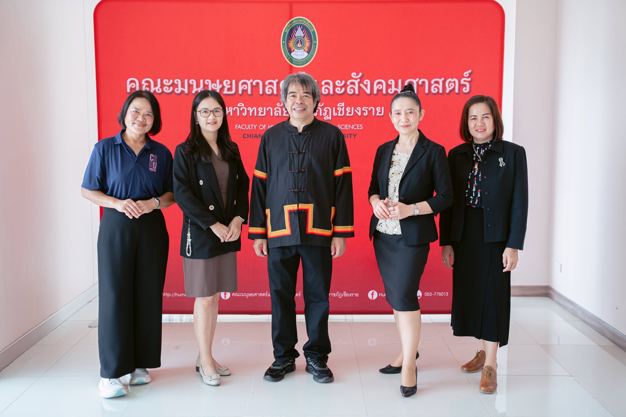 เมื่อวันที่ 11 มิถุนายน 2569 มหาวิทยาลัยราชภัฏเชียงราย โดยคณะมนุษยศาสตร์และสังคมศาสตร์ นำโดยผู้ช่วยศาสตราจารย์ ดร.ปฏิพันธ์ อุทยานุกูล คณบดีคณะมนุษยศาสตร์และสังคมศาสตร์ จัดกิจกรรมอบรมเตรียมความพร้อมการฝึกประสบการณ์และชี้แจงแนวทางการดูแลนักศึกษาฝึกประสบการณ์วิชาชีพครูสอนภาษาจีน ภายใต้โครงการ Global In