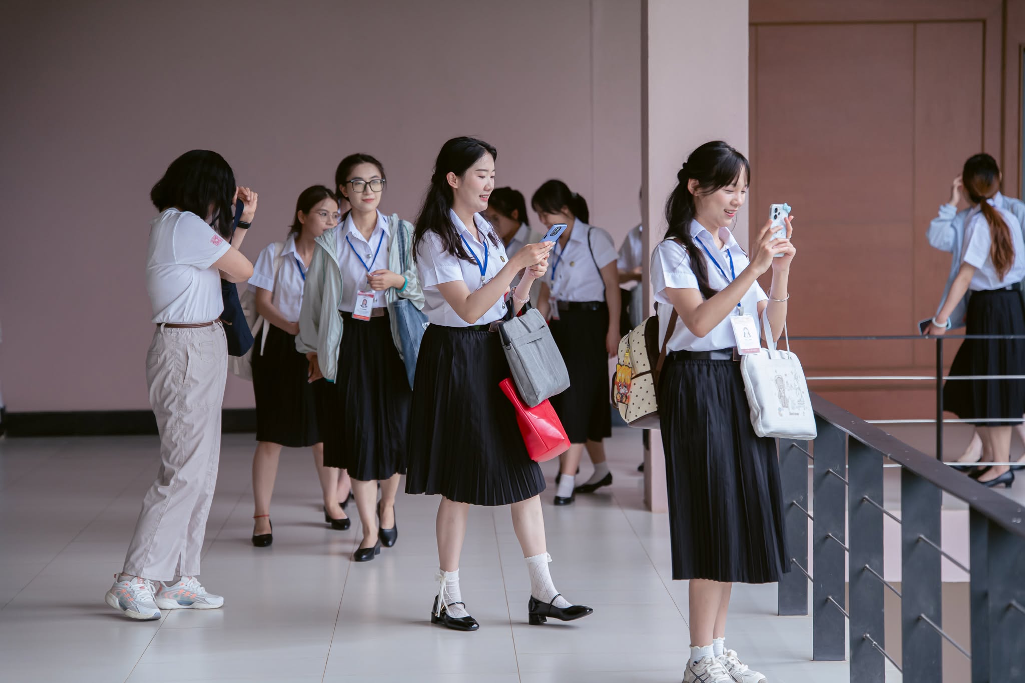 เมื่อวันที่ 11 มิถุนายน 2569 มหาวิทยาลัยราชภัฏเชียงราย โดยคณะมนุษยศาสตร์และสังคมศาสตร์ นำโดยผู้ช่วยศาสตราจารย์ ดร.ปฏิพันธ์ อุทยานุกูล คณบดีคณะมนุษยศาสตร์และสังคมศาสตร์ จัดกิจกรรมอบรมเตรียมความพร้อมการฝึกประสบการณ์และชี้แจงแนวทางการดูแลนักศึกษาฝึกประสบการณ์วิชาชีพครูสอนภาษาจีน ภายใต้โครงการ Global In