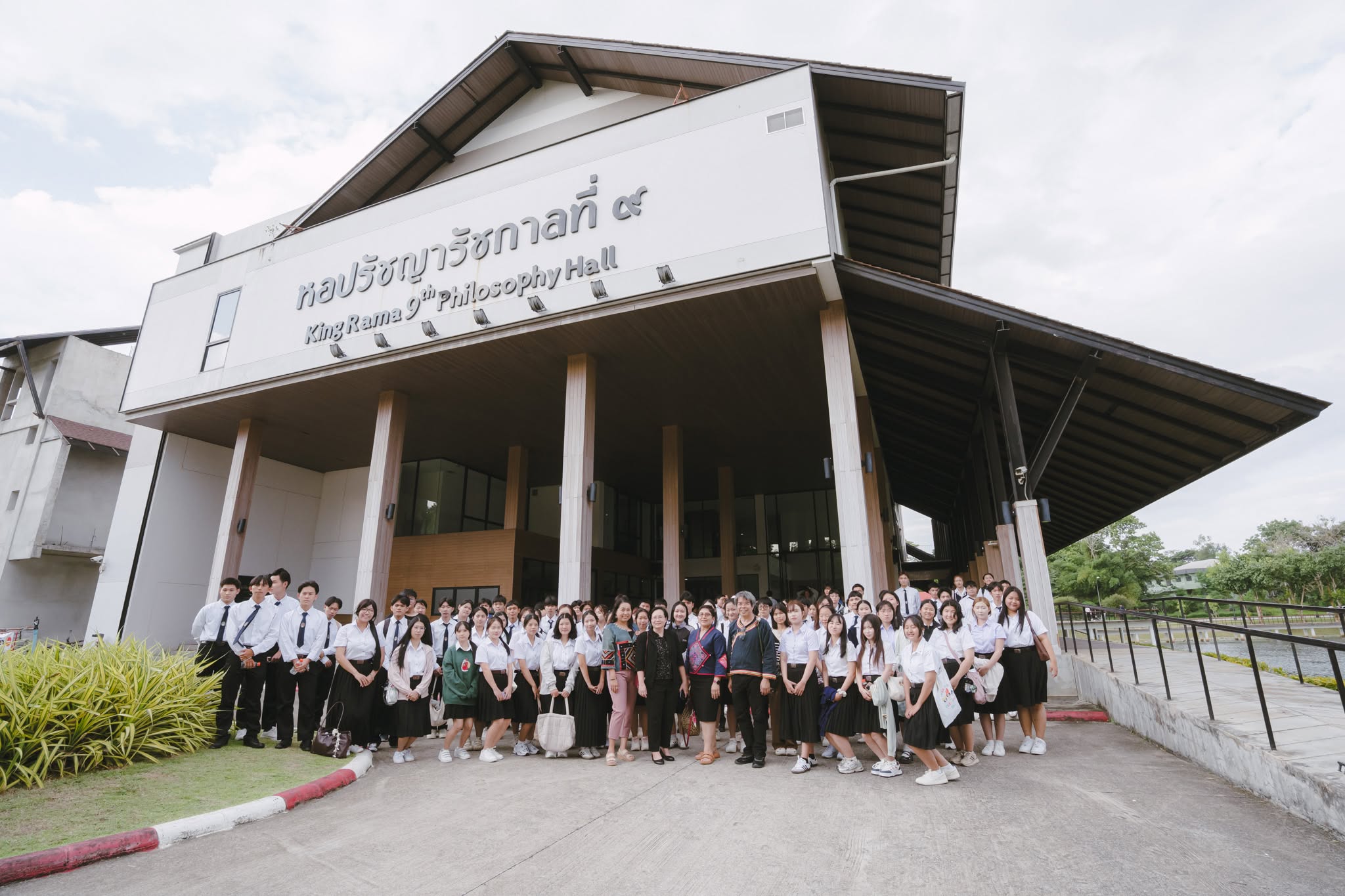 กิจกรรม นักศึกษาคณะมนุษยศาสตร์และสังคมศาสตร์ น้อมนำศาสตร์พระราชาเพื่อการพัฒนาสังคม และสิ่งแวดล้อม ประจำปี พ.ศ. 2569✨          การเข้าเยี่ยมชมหอปรัชญารัชกาลที่ 9 ระหว่างวันที่ 9-11 มิถุนายน 2569 เวลา 16:30 - 17:30 น. ดำเนินการโดย คณะมนุษยศาสตร์และสังคมศาสตร์ มหาวิทยาลัยราชภัฏเชียงราย 