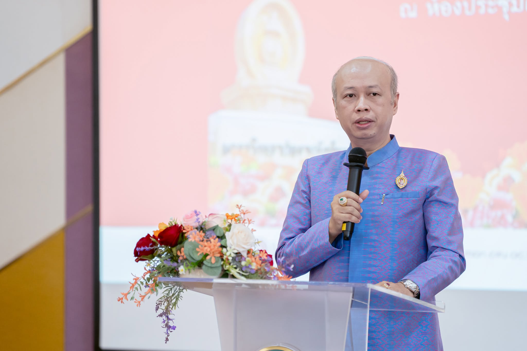 เมื่อวันที่ 11 มิถุนายน 2569 มหาวิทยาลัยราชภัฏเชียงราย โดยคณะมนุษยศาสตร์และสังคมศาสตร์ นำโดยผู้ช่วยศาสตราจารย์ ดร.ปฏิพันธ์ อุทยานุกูล คณบดีคณะมนุษยศาสตร์และสังคมศาสตร์ จัดกิจกรรมอบรมเตรียมความพร้อมการฝึกประสบการณ์และชี้แจงแนวทางการดูแลนักศึกษาฝึกประสบการณ์วิชาชีพครูสอนภาษาจีน ภายใต้โครงการ Global In